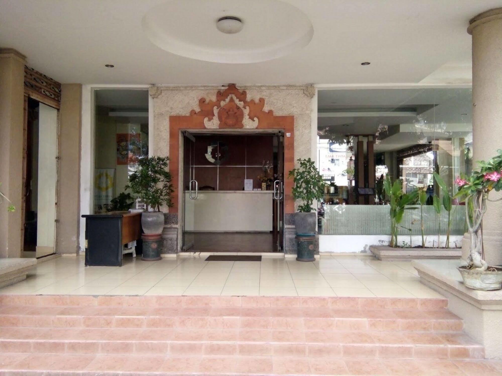 Reddoorz @ Raya Kuta Otel Kuta Lombok Dış mekan fotoğraf