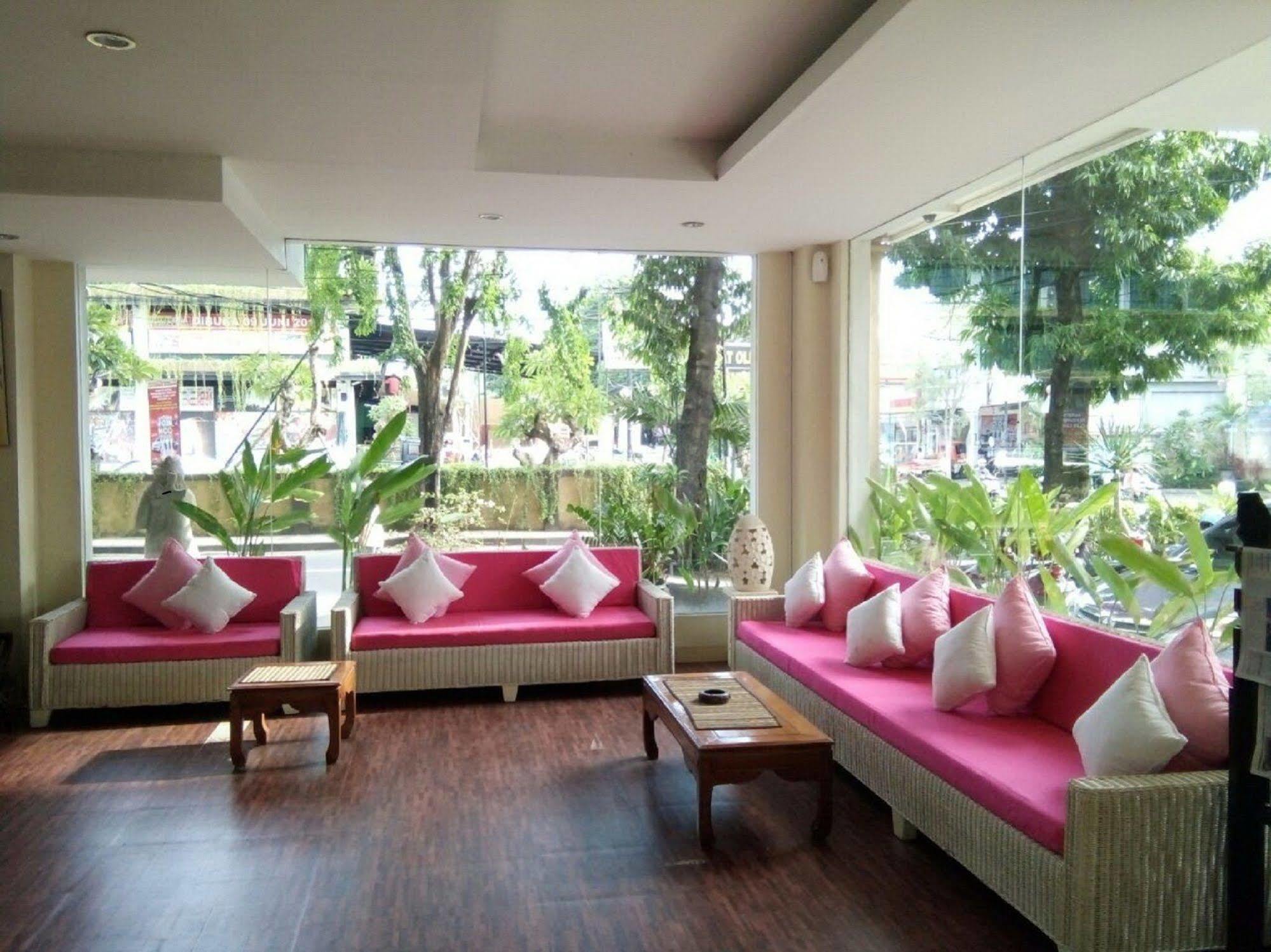 Reddoorz @ Raya Kuta Otel Kuta Lombok Dış mekan fotoğraf